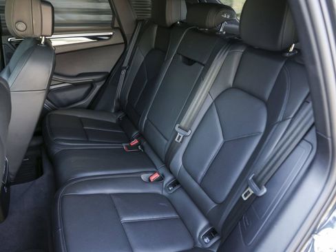 Certified 2021 Porsche Macan image 35