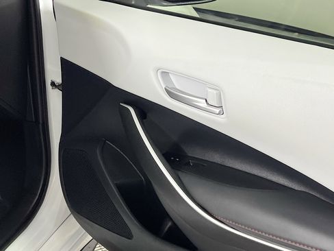 Used 2025 Toyota Corolla SE w/ Convenience Package image 32