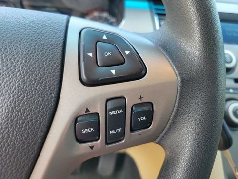 Used 2014 Ford Taurus SE FWD image 18