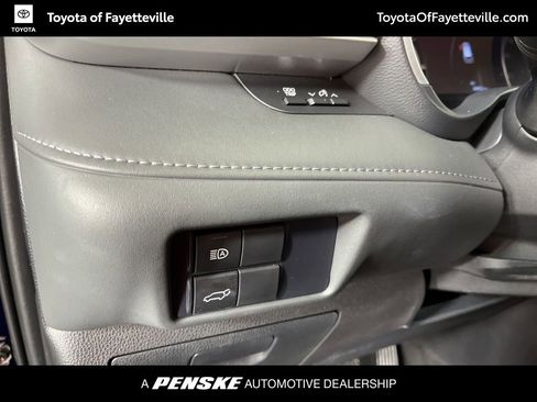 Used 2021 Toyota Highlander XLE image 30