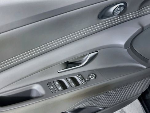 Used 2023 Hyundai Elantra SEL w/ Convenience Package FWD image 18