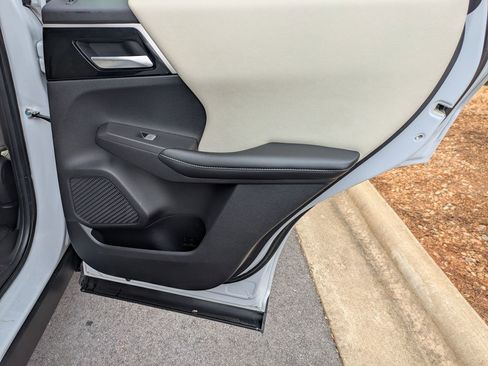 Used 2022 Mitsubishi Outlander ES image 30