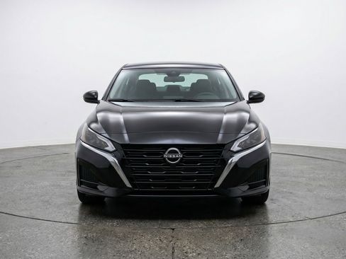Used 2025 Nissan Altima 2.5 SV image 2