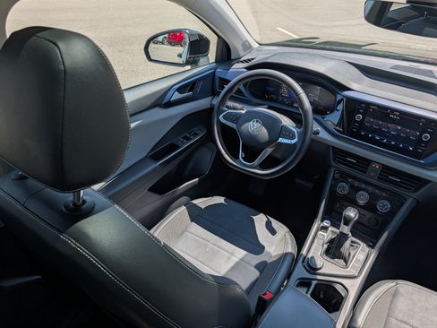 Certified 2023 Volkswagen Taos SE w/ Panoramic Sunroof Package AWD/4WD image 9