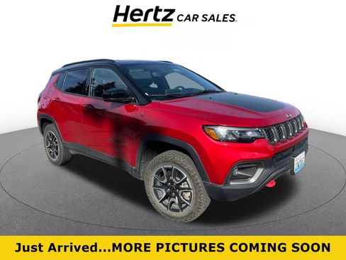 Used 2025 Jeep Compass Trailhawk AWD/4WD image 1