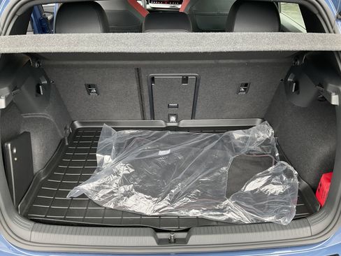 Used 2025 Volkswagen GTI SE FWD image 39