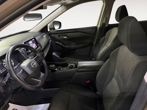 Used 2025 Nissan Rogue SV image 12