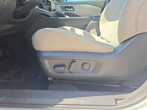 Used 2023 Nissan Rogue SV FWD image 16