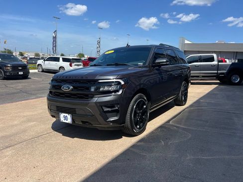 Used 2024 Ford Expedition Limited AWD/4WD image 5