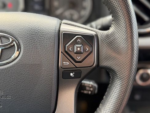 Used 2017 Toyota Tacoma TRD Off-Road w/ Tow Package image 8