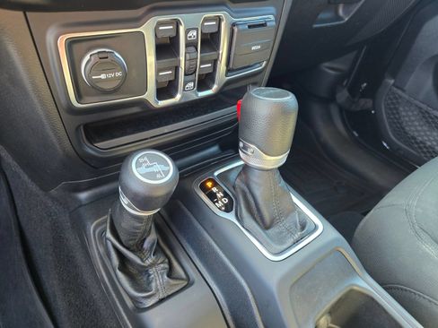 Used 2020 Jeep Gladiator Sport w/ Quick Order Package 24S AWD/4WD image 15