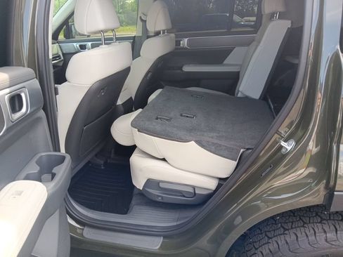 Used 2025 Hyundai Santa Fe SEL FWD image 30