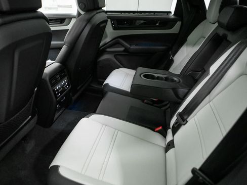 New 2026 Porsche Cayenne GTS AWD/4WD image 37