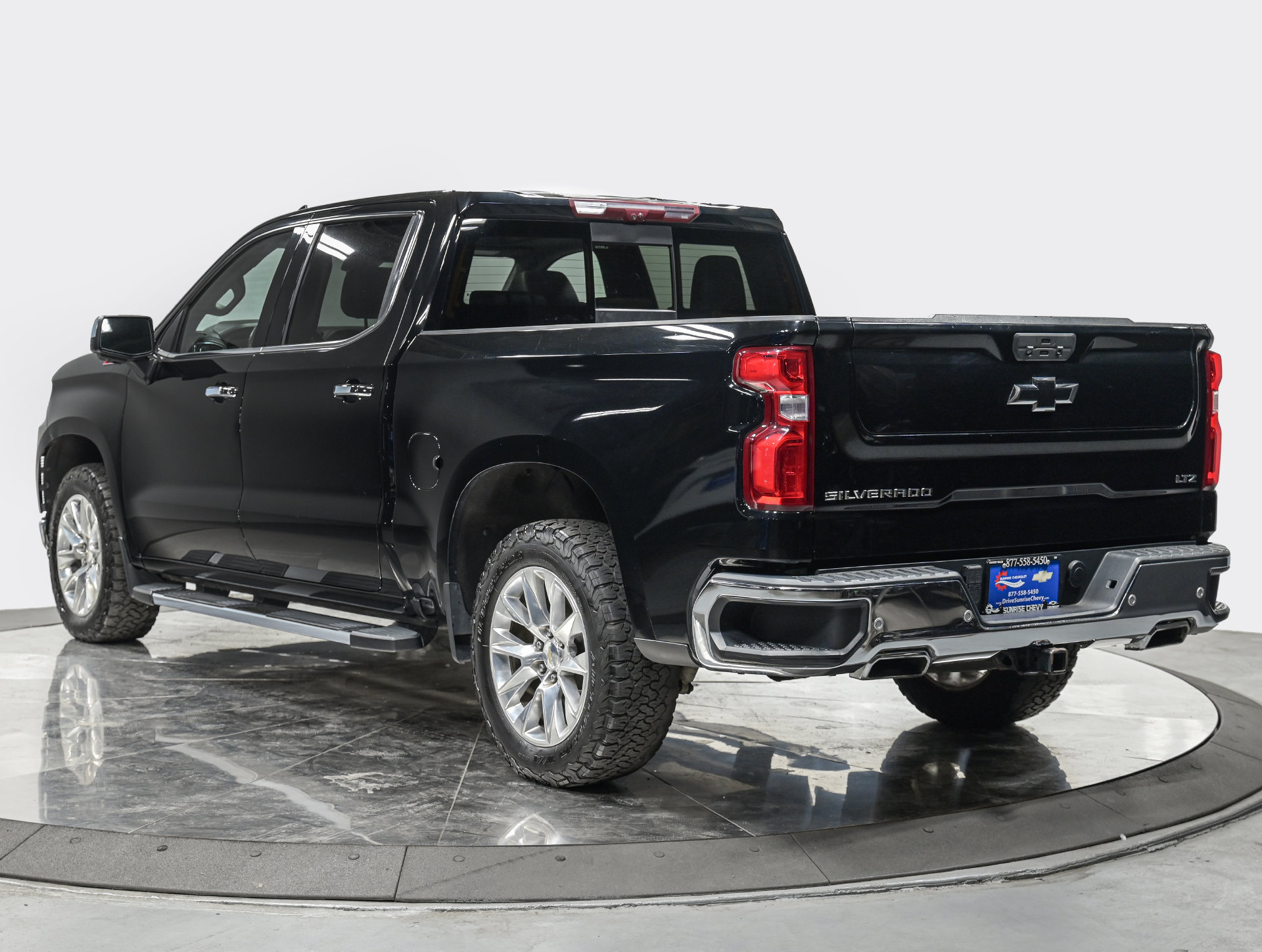 Used 2022 Chevrolet Silverado 1500 LTZ w/ LTZ Premium Package AWD/4WD image 4