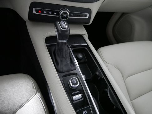 Used 2020 Volvo XC90 T6 Momentum image 24