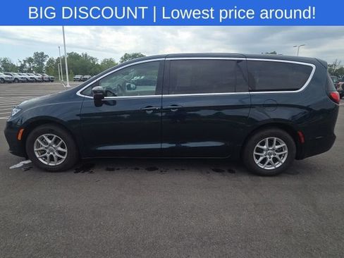 Used 2023 Chrysler Pacifica Touring-L FWD image 17
