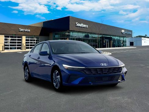 New 2026 Hyundai Elantra Limited image 12