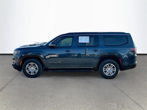 Used 2023 Jeep Wagoneer 4WD image 4