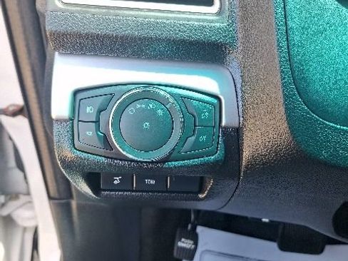 Used 2017 Ford Explorer XLT w/ Equipment Group 202A AWD/4WD image 15