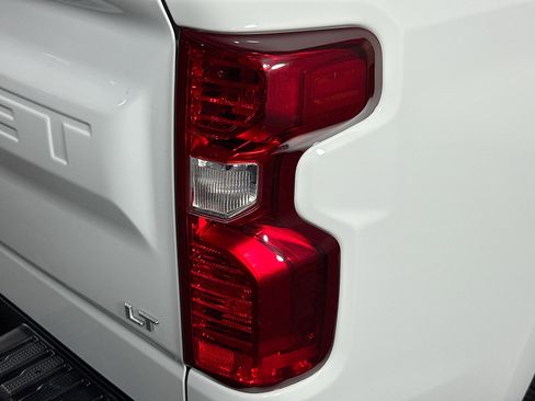 Used 2022 Chevrolet Silverado 1500 LT image 32
