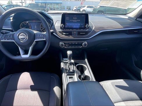 Used 2024 Nissan Altima 2.5 SV AWD/4WD image 16