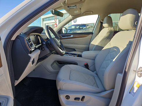 New 2026 Volkswagen Atlas SE image 12