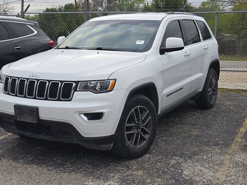 Used 2019 Jeep Grand Cherokee Laredo w/ 18" Wheel & 8.4" Radio Group image 5