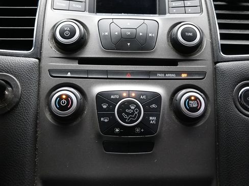 Used 2015 Ford Taurus SEL FWD image 18