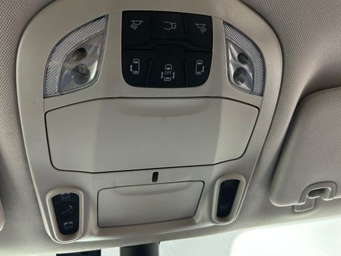 Used 2023 Chrysler Pacifica Limited FWD image 28