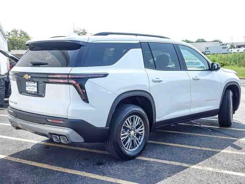 New 2026 Chevrolet Traverse LT w/ LPO, Floor Liner Package AWD/4WD image 6