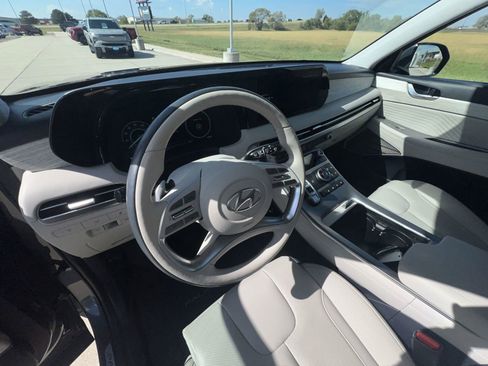 Used 2024 Hyundai Palisade Calligraphy image 10