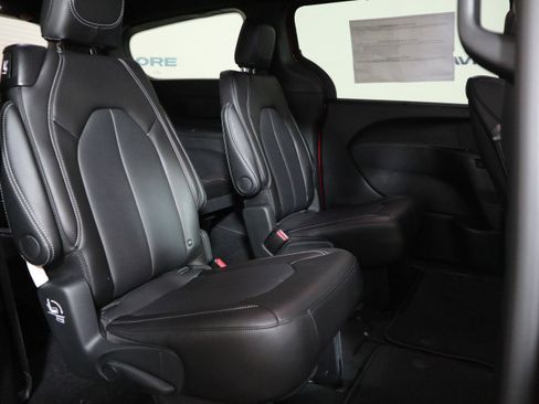 New 2026 Chrysler Pacifica Select image 21