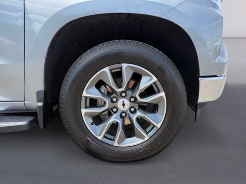 Used 2024 Chevrolet Silverado 1500 LT AWD/4WD image 9