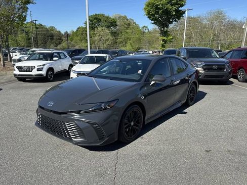 Used 2026 Toyota Camry SE image 3