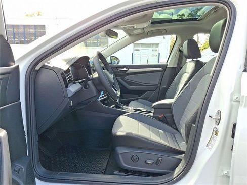 New 2026 Volkswagen Jetta SE image 6