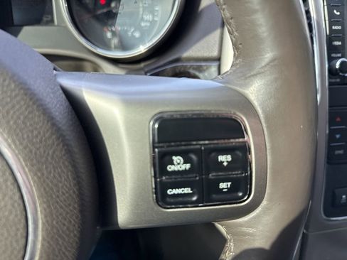 Used 2011 Jeep Grand Cherokee Laredo image 47