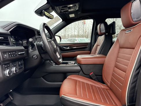 Used 2023 GMC Yukon XL Denali Ultimate image 9