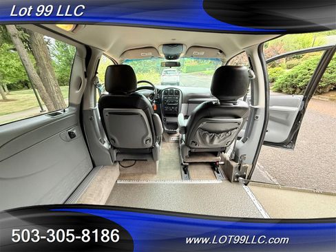 Used 2005 Dodge Grand Caravan SXT image 38
