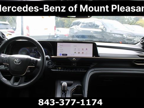 Used 2023 Toyota Crown Limited image 22