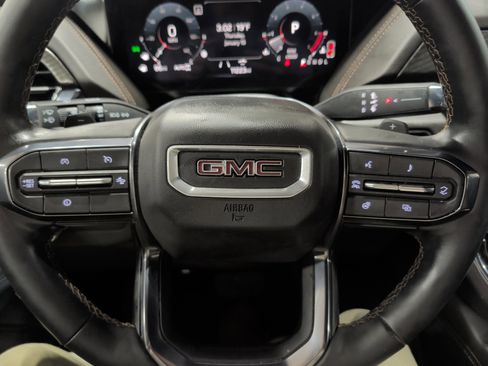 Used 2025 GMC Yukon XL AT4 image 11