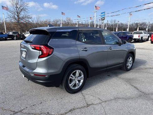Used 2021 GMC Terrain SLE w/ LPO, Floor Liner Package image 7