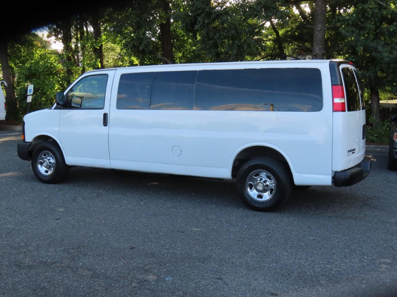 Used 2015 Chevrolet Express 3500 LS RWD image 3