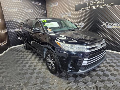 Used 2019 Toyota Highlander LE image 7