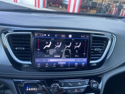 Used 2021 Chrysler Pacifica Limited w/ S Appearance Package AWD/4WD image 30
