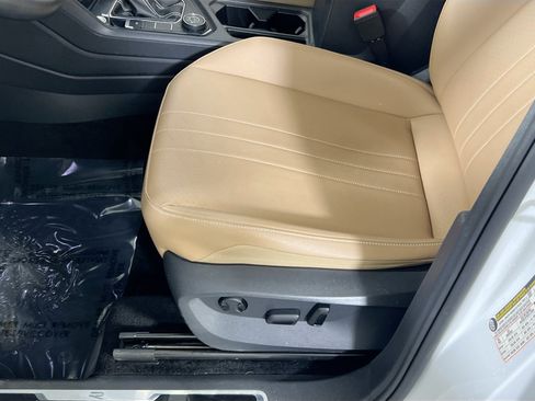 Used 2023 Volkswagen Tiguan SE R-Line AWD/4WD image 18