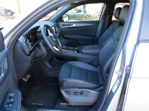 Certified 2025 Volkswagen Atlas Cross Sport SEL R-Line image 10