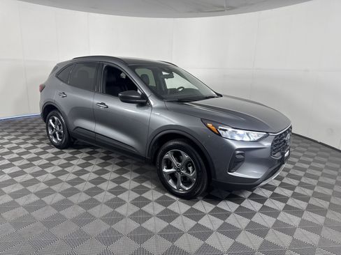 Used 2025 Ford Escape ST-Line AWD/4WD image 2