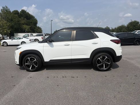 Used 2022 Chevrolet TrailBlazer RS w/ Sun and Liftgate Package FWD image 4