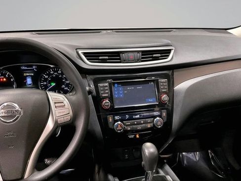 Used 2015 Nissan Rogue SV w/ SV Premium Package image 6