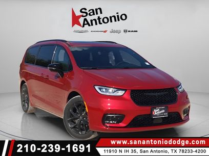 New 2026 Chrysler Pacifica Limited w/ S Appearance Package